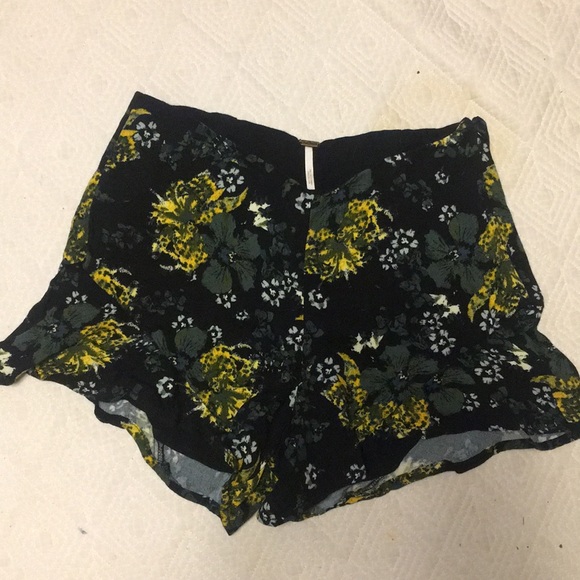 Free People Shorts - Picture 1 of 6